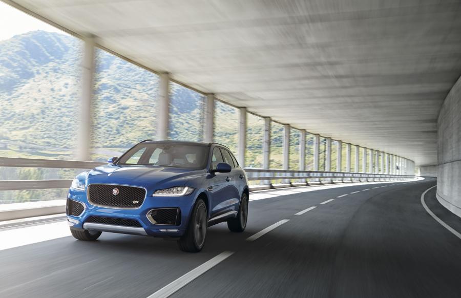  Jaguar F-Pace S 2016 года  (фото 12 из 30)